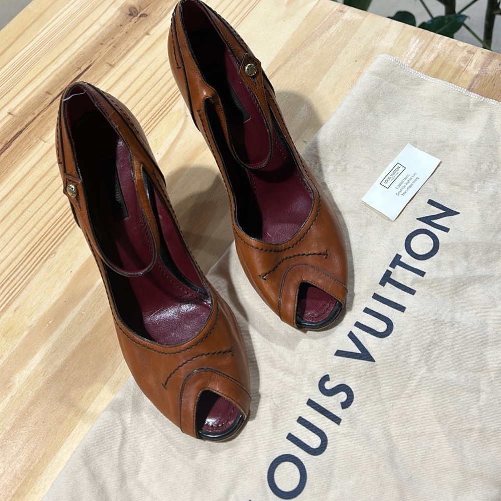Louis Vuitton D’Orsay cognac leather Mary Jane peep toe heels  38 1/2